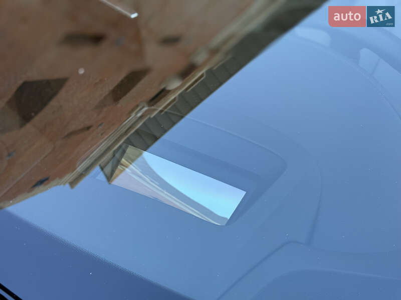 Седан Audi A8 2015 в Львове