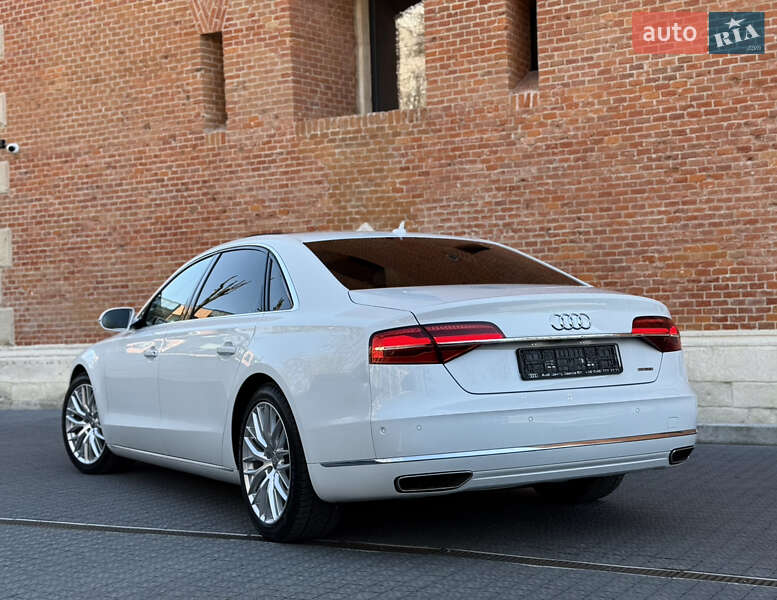 Седан Audi A8 2015 в Львове