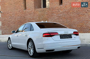 Седан Audi A8 2015 в 