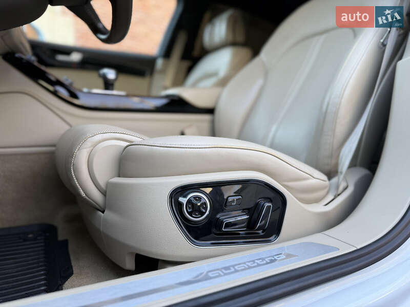 Седан Audi A8 2015 в Львове