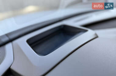 Седан Audi A8 2015 в 