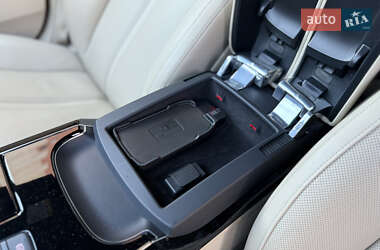 Седан Audi A8 2015 в 
