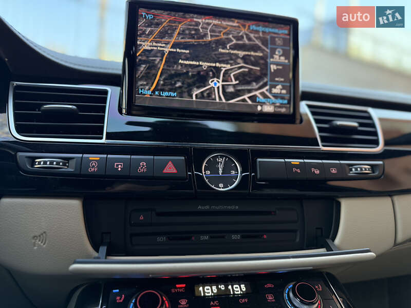 Седан Audi A8 2015 в Львове