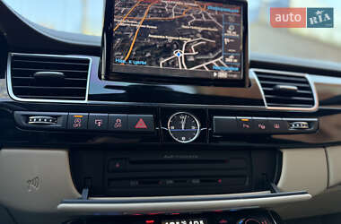 Седан Audi A8 2015 в 