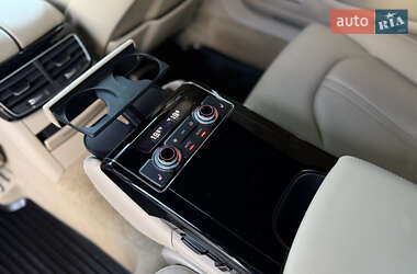 Седан Audi A8 2015 в 