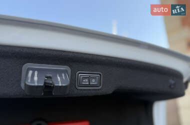 Седан Audi A8 2015 в 