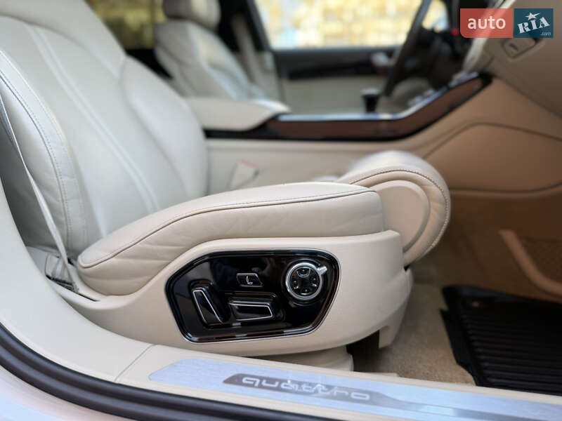 Седан Audi A8 2015 в Львове