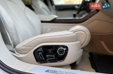 Седан Audi A8 2015 в 