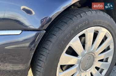 Седан Audi A8 2000 в 