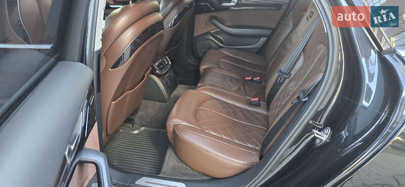 Седан Audi A8 2010 в Черновцах
