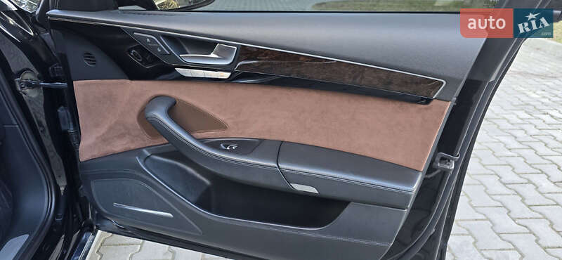 Седан Audi A8 2010 в Черновцах