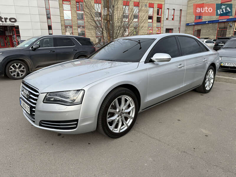 Седан Audi A8 2012 в Днепре