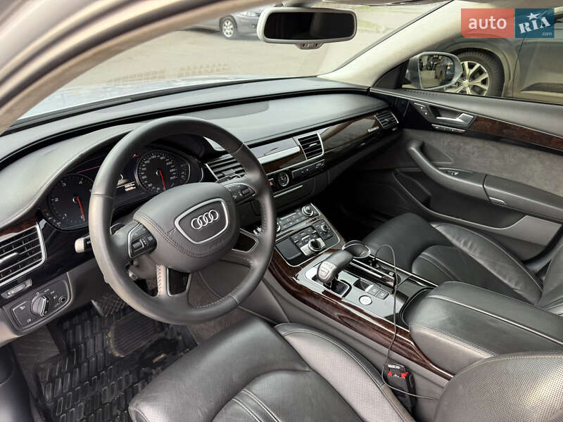 Седан Audi A8 2012 в Днепре