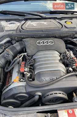 Седан Audi A8 2004 в 