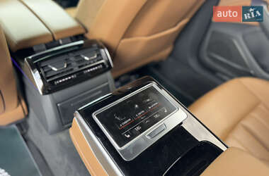 Седан Audi A8 2018 в 