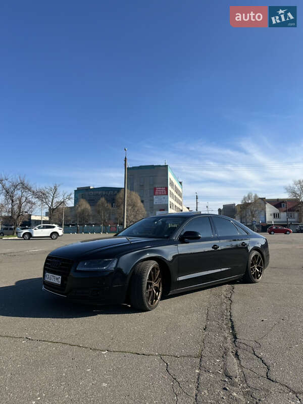 Седан Audi A8 2015 в 