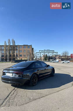 Седан Audi A8 2015 в 