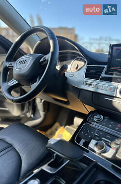 Седан Audi A8 2015 в 