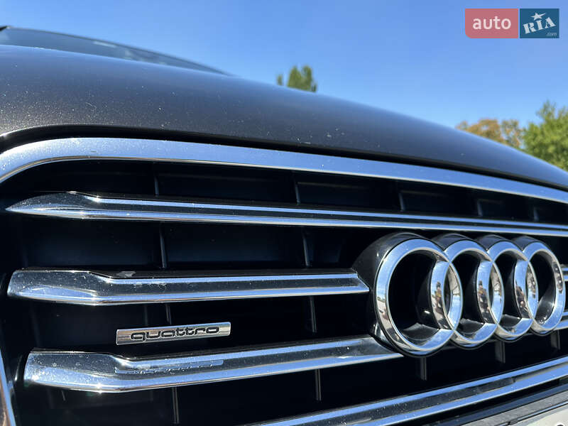 Седан Audi A8 2011 в Запоріжжі