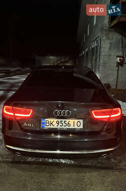 Седан Audi A8 2012 в 