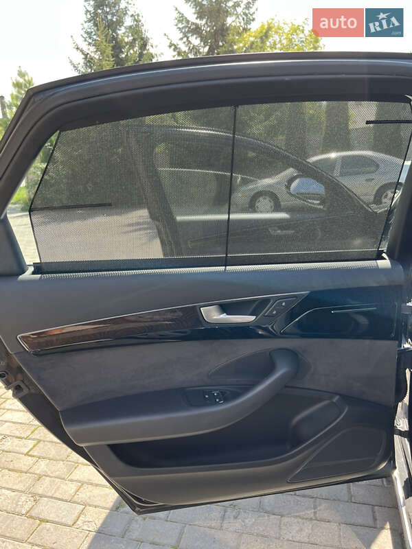 Седан Audi A8 2012 в Львове