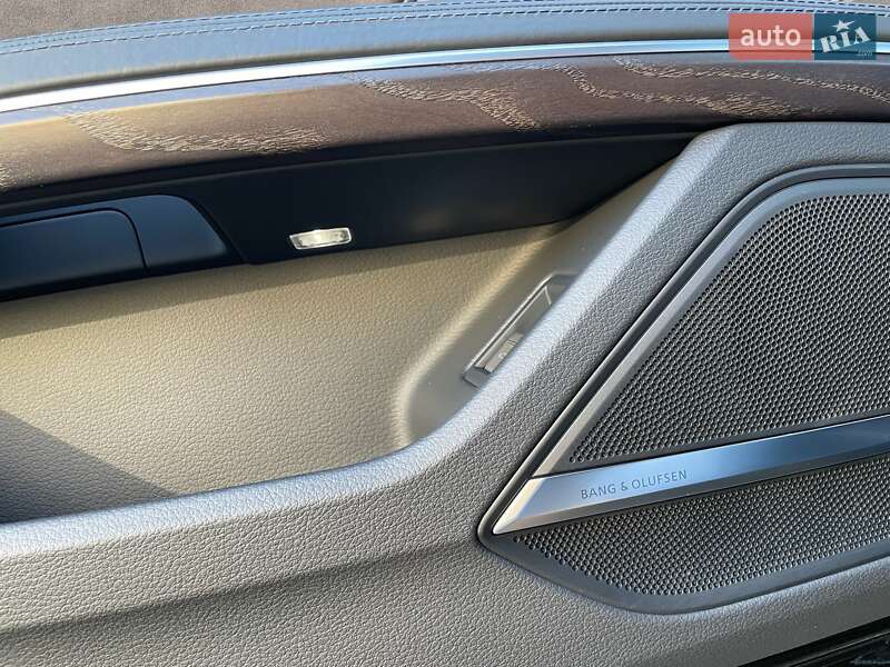 Седан Audi A8 2021 в Киеве