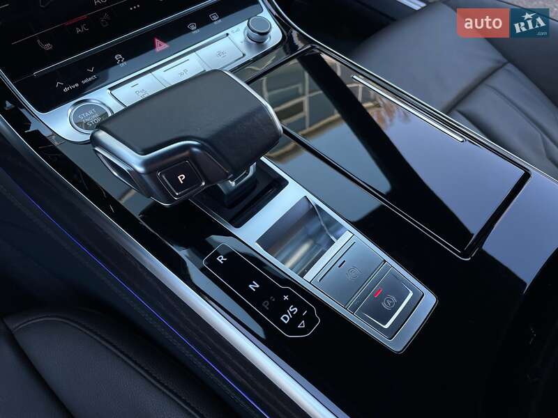 Седан Audi A8 2021 в Киеве