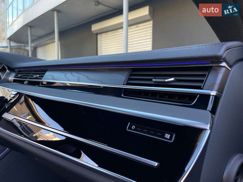 Седан Audi A8 2021 в Киеве