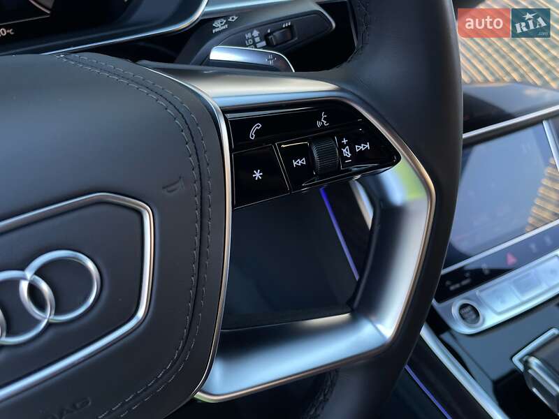 Седан Audi A8 2021 в Киеве