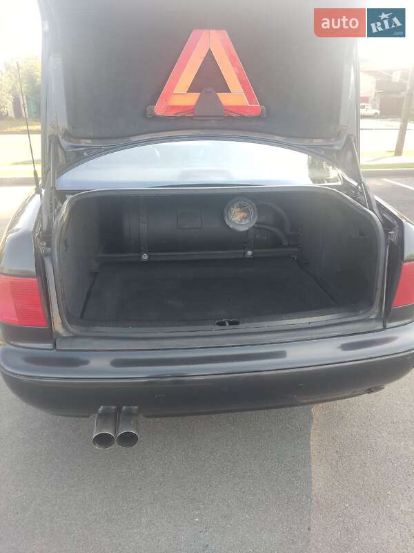 Седан Audi A8 1998 в Киеве