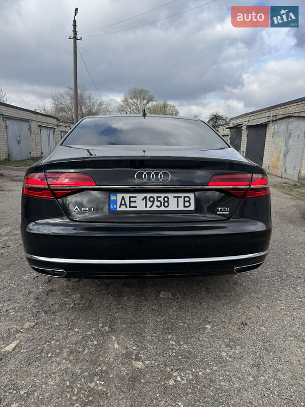 Седан Audi A8 2017 в 