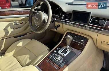 Седан Audi A8 2004 в 