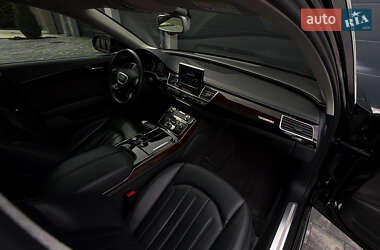 Седан Audi A8 2017 в 