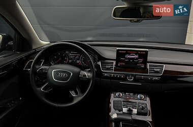 Седан Audi A8 2017 в 