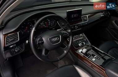 Седан Audi A8 2017 в 