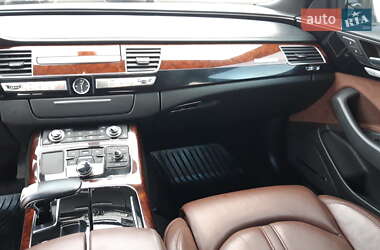 Седан Audi A8 2011 в 