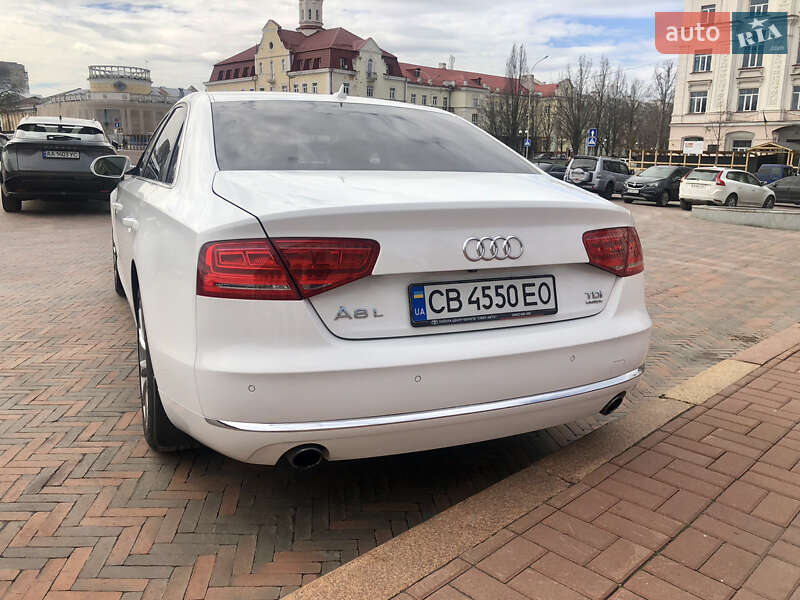 Седан Audi A8 2012 в Києві