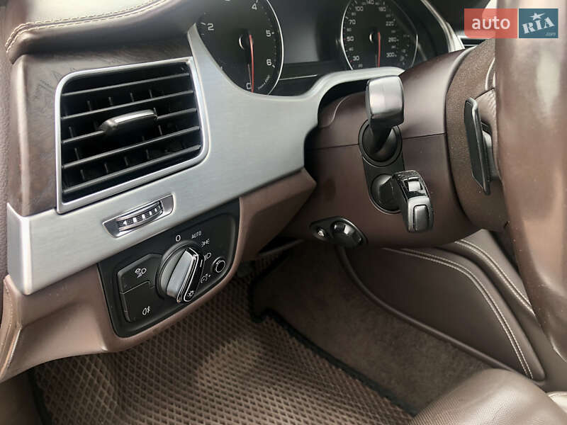 Седан Audi A8 2012 в Києві