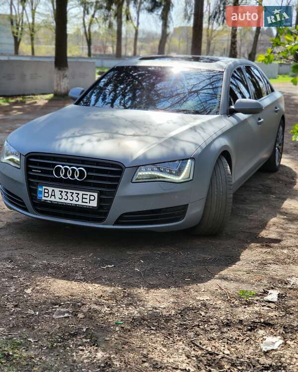 Седан Audi A8 2012 в Знаменке