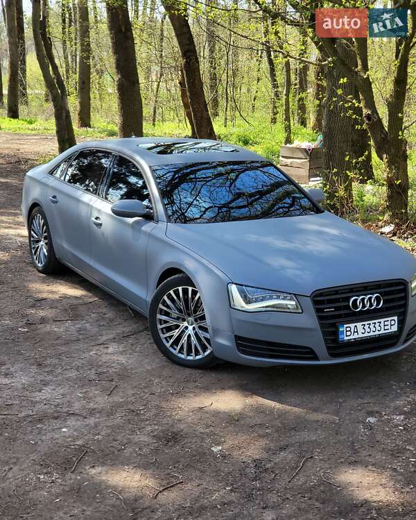 Седан Audi A8 2012 в Знаменке