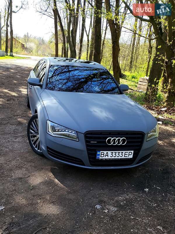 Седан Audi A8 2012 в Знаменке