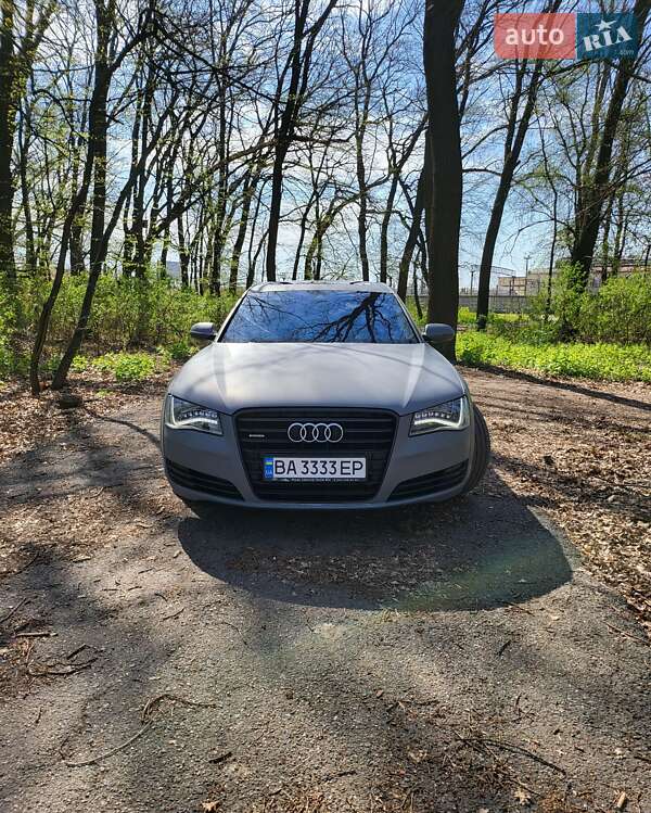 Седан Audi A8 2012 в Знаменке