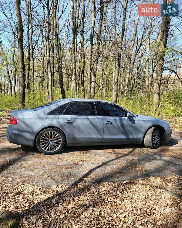 Audi A8, фото з оголошення