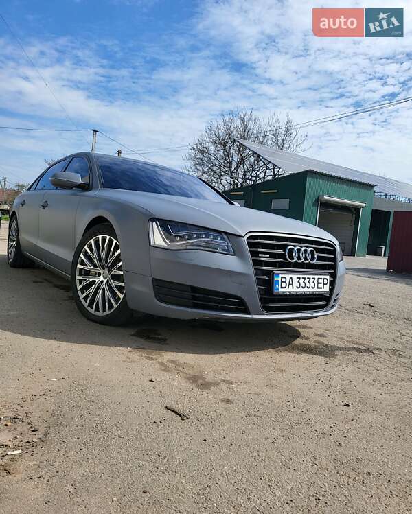 Седан Audi A8 2012 в Знаменке