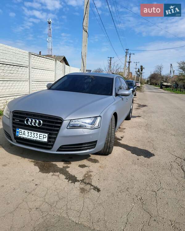 Седан Audi A8 2012 в Знаменке
