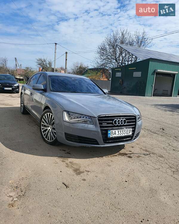 Седан Audi A8 2012 в Знаменке