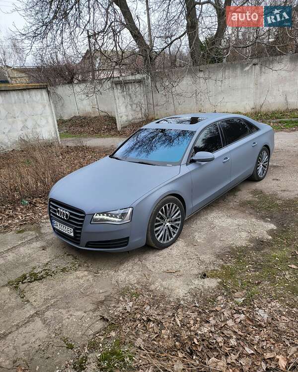 Седан Audi A8 2012 в Знаменке