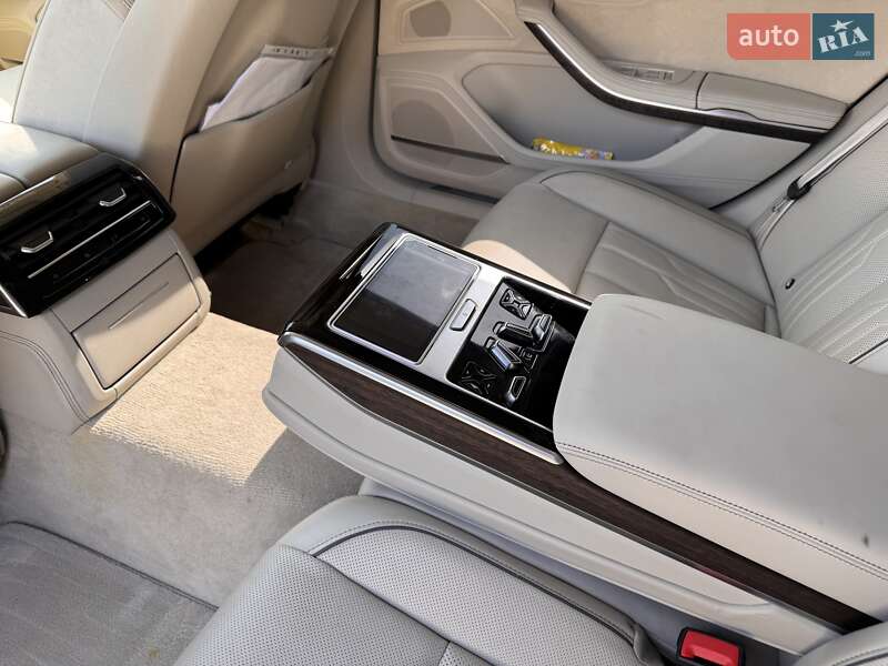 Седан Audi A8 2019 в Одессе