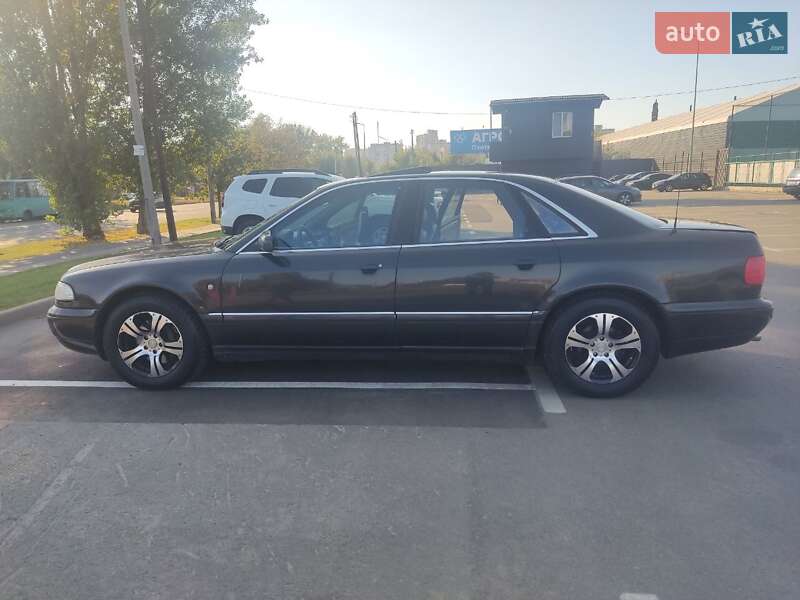 Седан Audi A8 1998 в Киеве