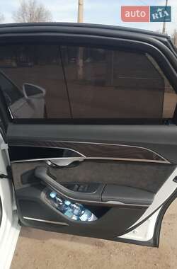 Седан Audi A8 2021 в 